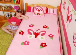 Pillangós rózsaszín ágytakaró